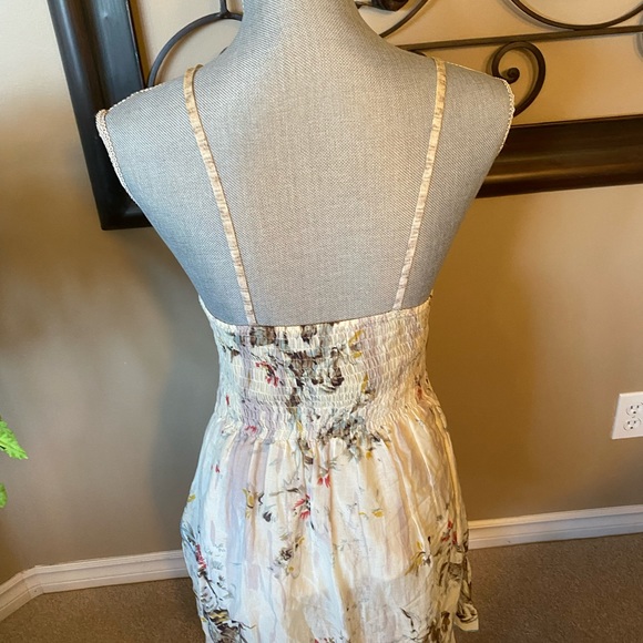 Perfect designer dress for those warm summer breezy days.  Made in Italy - Picture 5 of 7